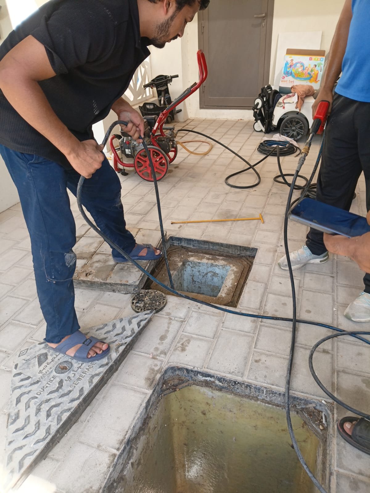 Drain Cleaning Dubai - Slide 2